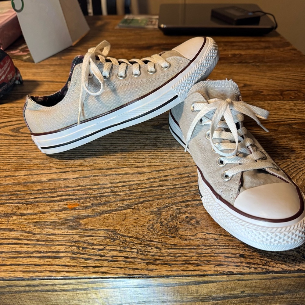 Converse Chuck  All Star Women’s 7.5 Low Top Grey Canvas White Sole Plaid Lining